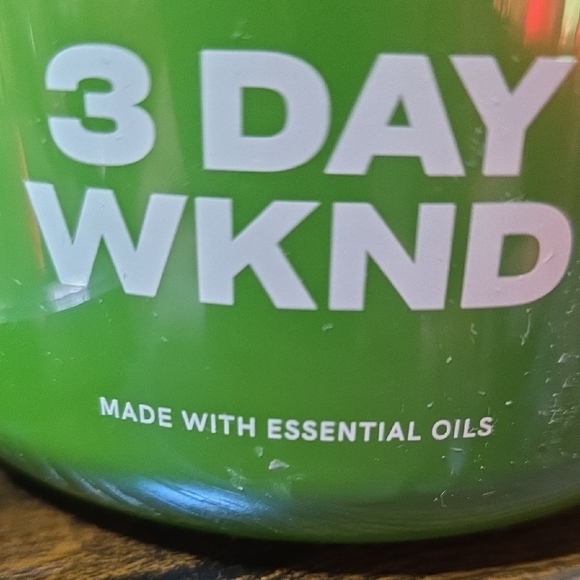 Yankee Candle Green 3 Day WKND Candle - Picture 7 of 11